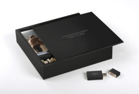 16.0828 - Iconnet_ Color-Black_ USBBox-Photos-Wooden2