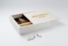 17.1082 - Iconnet_ USBBox-Photos-Wooden_ USBStick-Wood_ Color-White