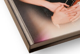 Πλαστικοποιημένη φωτογραφία με υφή δερματίνης