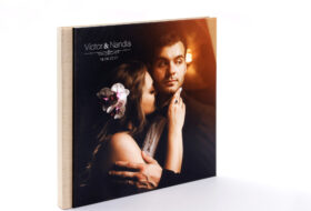 Εξώφυλλο δερματίνης και φωτογραφία σε photo panel